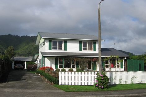 Photo of property in 5 Arthur Grove, Waikanae, 5036