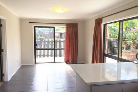 Photo of property in 24 Jillteresa Crescent, Half Moon Bay, Auckland, 2012