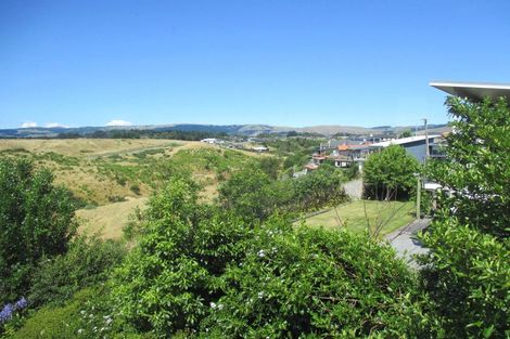 Photo of property in 35 Ruapehu Drive, Fitzherbert, Palmerston North, 4410