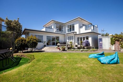 Photo of property in 10 Strandon Place, Strandon, New Plymouth, 4312