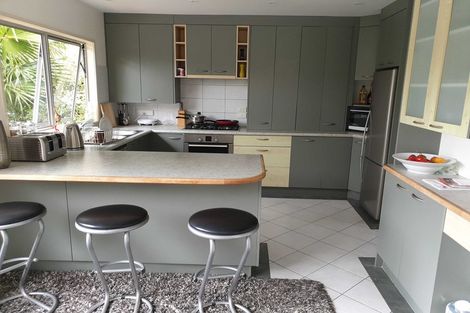 Photo of property in 17 Prestige Place, Castor Bay, Auckland, 0620