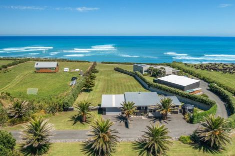 Photo of property in 77 Anglers Avenue, Warea, New Plymouth, 4381