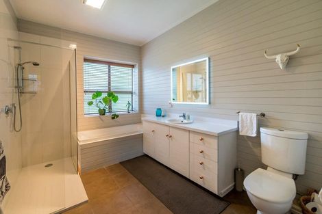 Photo of property in 21 Hurunui Street, Waikanae, 5036