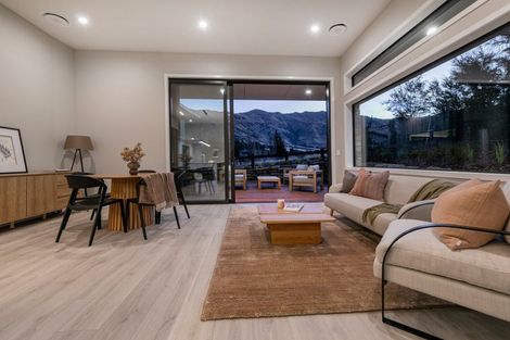 Photo of property in 9 Kamana Rise, Wanaka, 9382