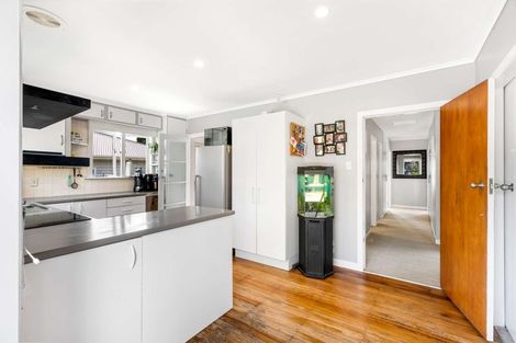 Photo of property in 58 Tiroroa Avenue, Te Atatu South, Auckland, 0610