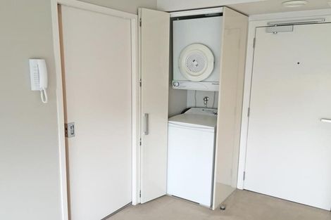 Photo of property in Halsey Apartments At Lighter Quay, 414/77 Halsey Street, Auckland Central, Auckland, 1010