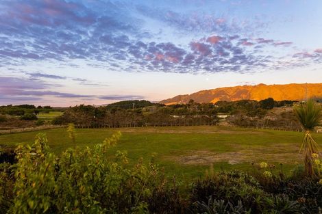 Photo of property in 114 Rutherford Drive, Waikanae Beach, Waikanae, 5036