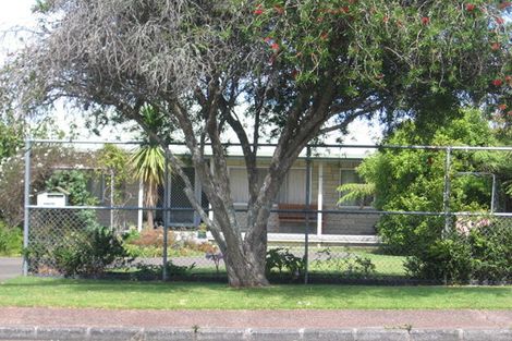 Photo of property in 36 Knights Road, Rothesay Bay, Auckland, 0630