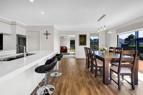 Photo of property in 49 Links Drive, Waiwhakaiho, New Plymouth, 4312