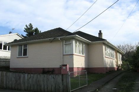 Photo of property in 10 Amundsen Grove, Stokes Valley, Lower Hutt, 5019