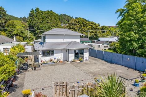 Photo of property in 25a Pinehaven Road, Pinehaven, Upper Hutt, 5019