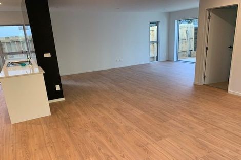 Photo of property in 8a Regency Place, Sunnynook, Auckland, 0632