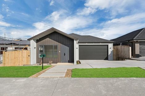 Photo of property in 31 Korowhiti Road, Clarks Beach, 2122