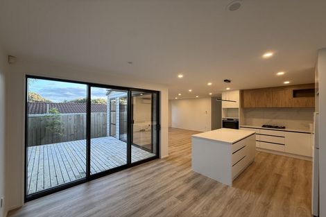 Photo of property in 51c West Harbour Drive, West Harbour, Auckland, 0618