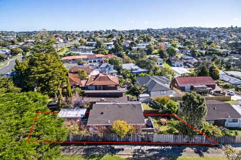 Photo of property in 2/309 Wairau Road, Totara Vale, Auckland, 0627