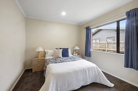 Photo of property in 15a Marchant Place, Westown, New Plymouth, 4310