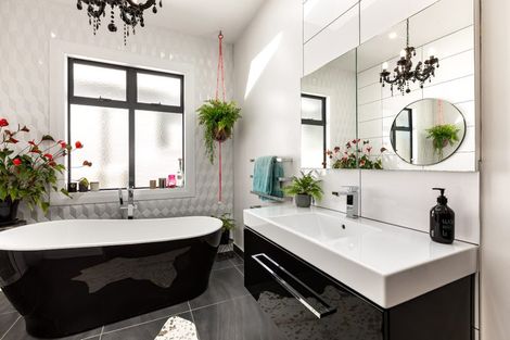 Photo of property in 15 North Street, Petone, Lower Hutt, 5012