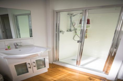 Photo of property in 1/11 Liston Street, Northcote, Auckland, 0627