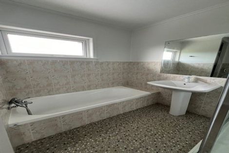 Photo of property in 1/56 Manuka Road, Glenfield, Auckland, 0629