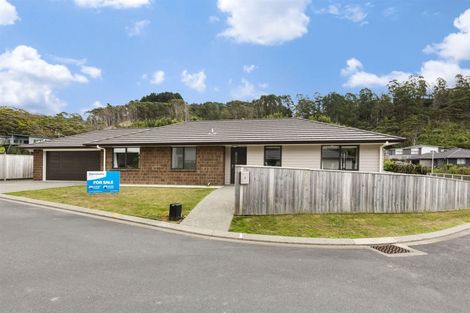 Photo of property in 8 Hull Place, Whitby, Porirua, 5024