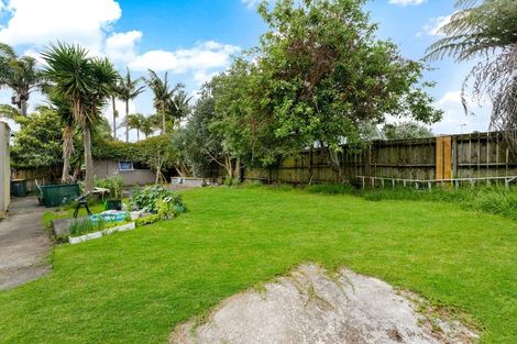 Photo of property in 30 Pipitea Place, Massey, Auckland, 0614