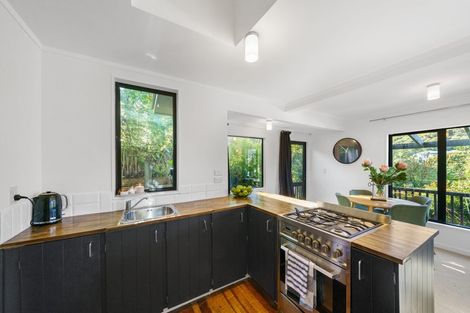 Photo of property in 49 Airlie Road, Plimmerton, Porirua, 5026