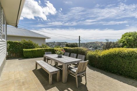 Photo of property in 15 Paparangi Crescent, Paparangi, Wellington, 6037