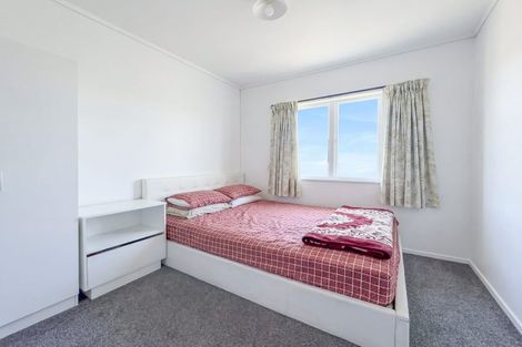 Photo of property in 13 Hellyers Street, Birkdale, Auckland, 0626