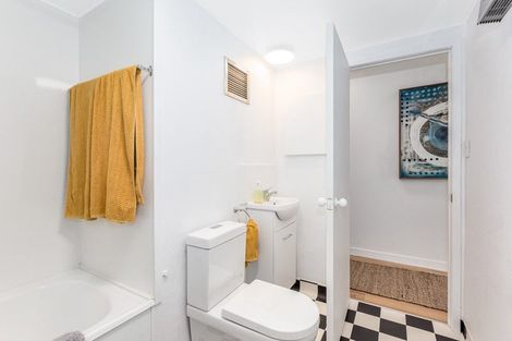 Photo of property in Grosvenor Flats, 19 Cottleville Terrace, Thorndon, Wellington, 6011