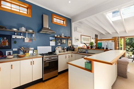 Photo of property in 70 Te Wharepouri Street, Berhampore, Wellington, 6023