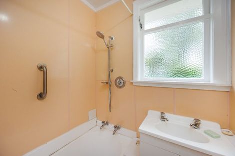 Photo of property in 1 Wakefield Street, Awapuni, Palmerston North, 4412