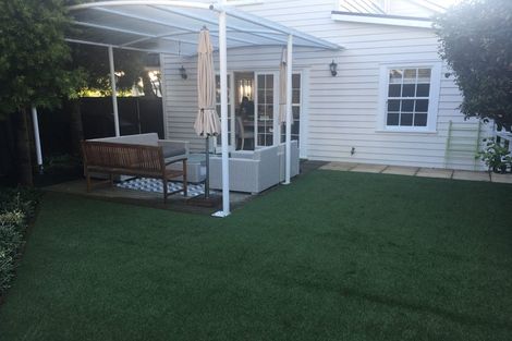 Photo of property in 3/14-26 Beach Road, Northcote Point, Auckland, 0627