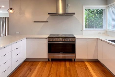 Photo of property in 180 Centaurus Road, Saint Martins, Christchurch, 8022