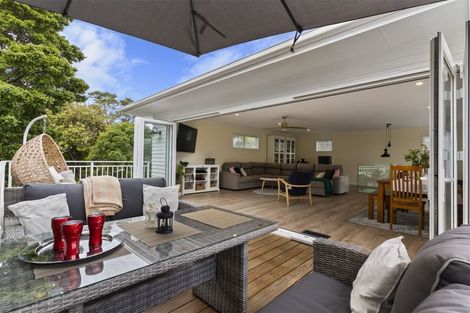 Photo of property in 2/43a Stanley Point Road, Stanley Point, Auckland, 0624