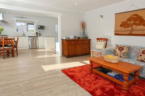 Photo of property in 3 Glen Marine Parade, Glendene, Auckland, 0602