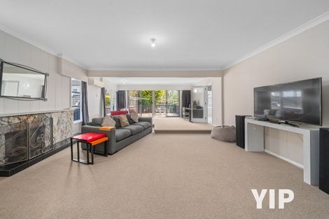 Photo of property in 15 Robert Street, Newlands, Wellington, 6037
