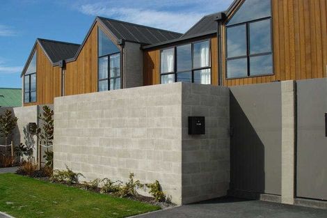 Photo of property in 9/20 North Avon Road, Richmond, Christchurch, 8013