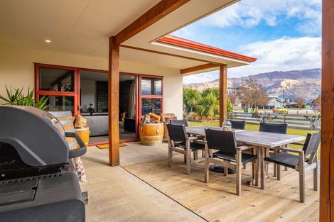 Photo of property in 15 Allenby Place, Wanaka, 9305
