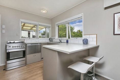Photo of property in 1/5 Stott Avenue, Birkdale, Auckland, 0626