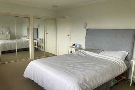 Photo of property in 2/276 Hurstmere Road, Takapuna, Auckland, 0622