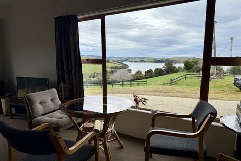 Photo of property in 112 Waikawa Curio Bay Road, Waikawa, Tokanui, 9884