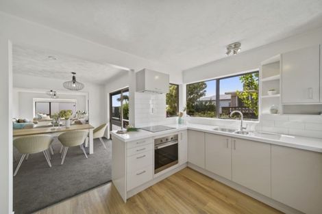 Photo of property in 2/127 Bucklands Beach Road, Bucklands Beach, Auckland, 2012