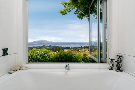 Photo of property in 115 Highland Drive, Acacia Bay, Taupo, 3385