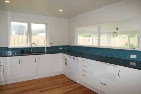 Photo of property in 1 Toru Road, Paraparaumu Beach, Paraparaumu, 5032