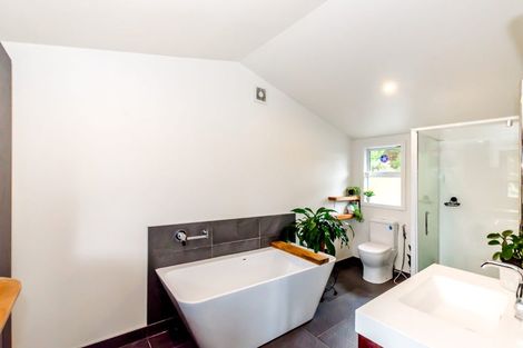 Photo of property in 577 Waikawa Beach Road, Waikawa Beach, Levin, 5573