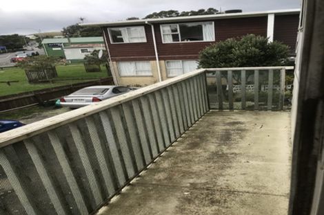 Photo of property in 4/210 Newlands Road, Newlands, Wellington, 6037