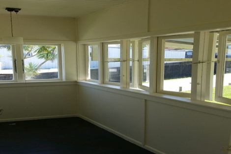 Photo of property in 52 Birkdale Road, Birkdale, Auckland, 0626