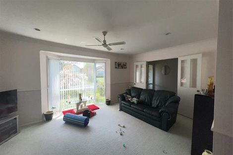Photo of property in 123 Golfland Drive, Golflands, Auckland, 2013