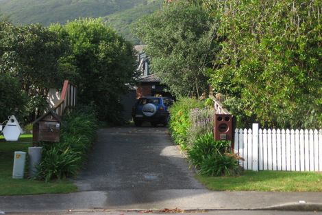 Photo of property in 9 Arthur Grove, Waikanae, 5036