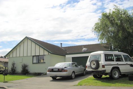 Photo of property in 2 Simon Place, Woodend, 7610